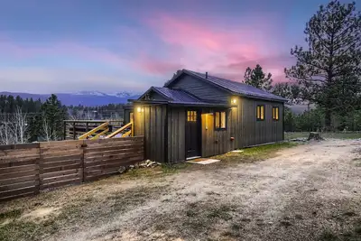 Image de Stylish 2-bedroom Cabin with Breathtaking Mountain Views + Hot Tub