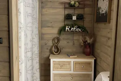 Image de Cozy 1-bedroom apartment in Ayden located in our home with its own entrance.