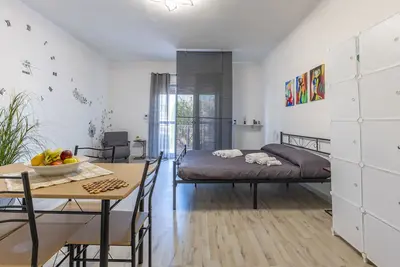Image de Appartement 'Monolocale In Villa Con Piscina' avec vue sur les montagnes, piscine partagée et Wi-Fi