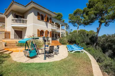 Villa 'Ca Ses Mestres' avec vue sur la mer, terrasse privée et Wi-Fi
