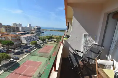 Image de Charmant studio à louer à Roses, Costa Brava. Capacité pour 3 personnes. Avec piscine et proche de la plage. Internet Wi-Fi gratuit. Reserve maintenant!