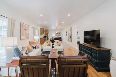 Image de Luxurious Bungalow - 8 minute walk to Ou!