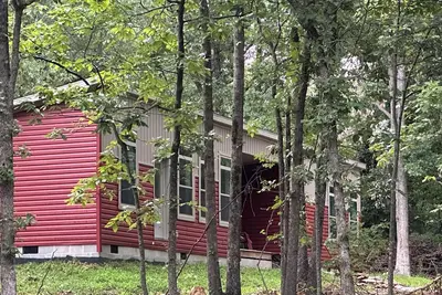 Image de Hotels R Boring! Minutes to Sbu! 2b-2b! . Explore acres, bluffs, creek, trails!