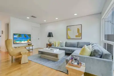 Image de Trendy Townhome in Travis Heights | Parking