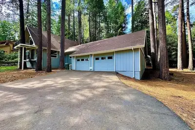 Image de Whispering Pines: Garage Parking & Game Room