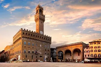 Image de Lavish ceiling frescoes, rich fabrics-super luxe- steps to Piazza della Signoria