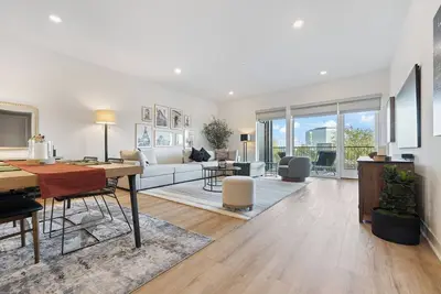 Image de Resort-Style 2br Gem in Irvine: Corporate Luxury Awaits