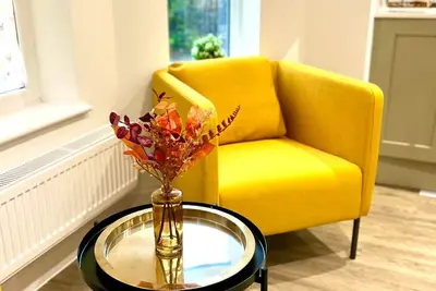 Image de Delightful Beach Breeze 1-bedroom apartment with WiFi & parking in Bournemouth