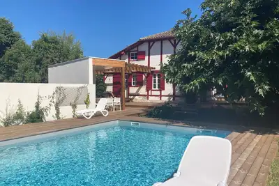 Image de Leon, lac1 km, plage océan10 minutes, maison avec piscine 10*5, 4 chambres 2 Sde