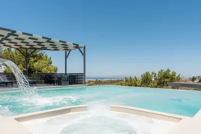 A Tranquil Gem with Panoramic Seaview & Easy Access to Heraklion Town