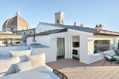 Image de Stunning Florentine home showstopping views of Florence’s most iconic buildings.