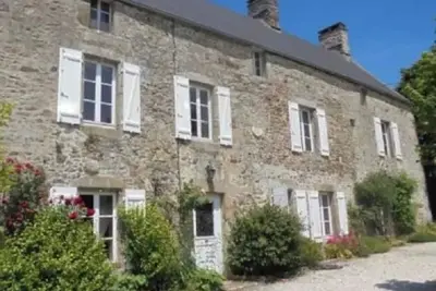 Image de Grande maison de famille proche mer, calme, vaste jardin fleuri
