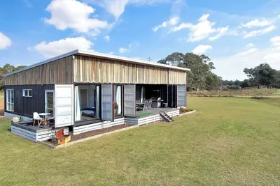 Image de Welcome to our unique 4-bedroom shipping container house.