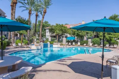 Modern Retreat in Ahwatukee, Heated Pool, Spa, Gym