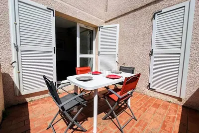 Image de Appartement T2 Charmant avec Terrasse et Parking Près Plage - Saint-Cyprien
