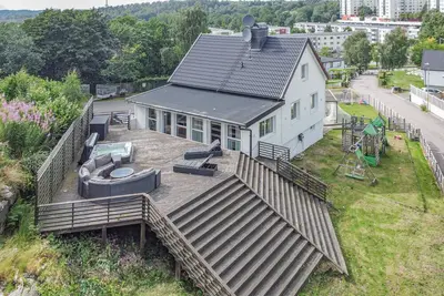 Image de Maison confortable de 4 chambres à.