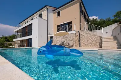 Image de Fewo mit Pool mit Wunderschönem Blick auf das Meer