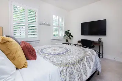 Image de Cozy quiet spacious. Close to airport