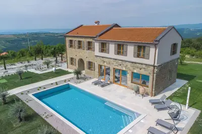 Image de A beautiful villa renovated in traditional Istrian style with pool and spa