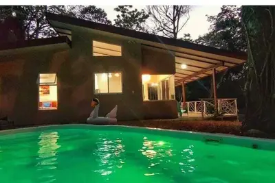 Image de Modernes Haus mit Privatem Pool im Manuel Antonio 24/7 Ăśberwachte Anlage