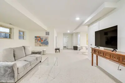 Image de Walk to Lake Michigan: Chicago Apt w/ Yard