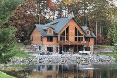 Image de Ultimate All-Season Cabin w/ Private Swimming & Fishing Pond at Castle Rock Lake
