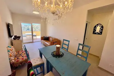 Image de 4/New - built 2024 - 2 bed 2 bath Apartment A/C, community pool & local beach! \n\n