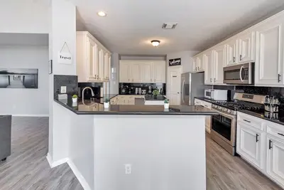 Image de Luxurious 7-Br w Pool & Spa 25 Mins Downtown Ob