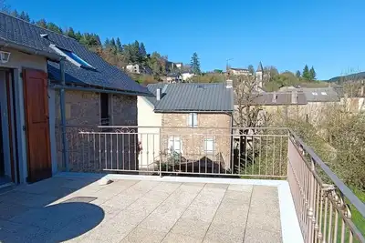 Image de Appartement, dans une ancienne maison de village rénovée, avec une terrasse.