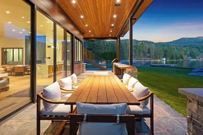 Image de True Flathead Lake Luxury.