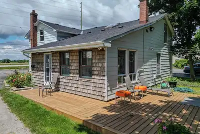 Image de Stunning 4 Bed 2 Bath Farm Home - On 2. 5 Acres - Fully Furnished with Wifi!