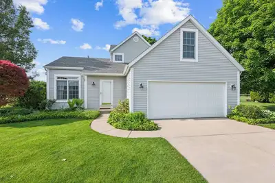 Image de Minutes to Nd-Sleeps 10+, Family+Pet-Friendly, Early Check-In, Big Yard & Clean!