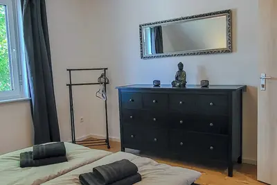 Image de Neu Gebautes Ferienhaus mit Terrasse - Nähe Auwald und Cospudener See