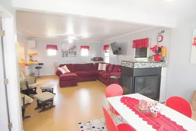 Image de Niagara Falls cottage, close to all amenities.