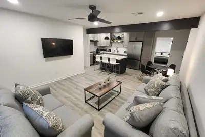 Image de Your Tallahassee Home Away From Home-Walking Distance to Stadium & College Town