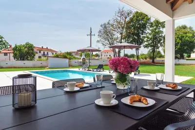 Image de Modern, new build villa with private pool and large yard. \n