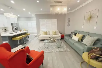 Image de Modern & Stylish Fully Furnished 5 Bedroom Home