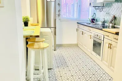 Image de Beautiful bright  and recently refurbished apartment   5 min walk to centre