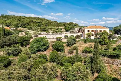 Image de Beachfront villa with pool