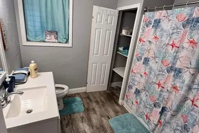 Image de Charming 2-bedroom house with Ac and WiFi in delightful Edgewater