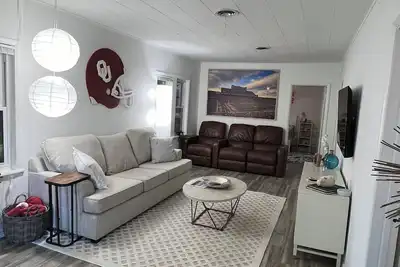 Image de The Blue House on Campus Corner! Awesome tailgating area and 2 bedroom! !