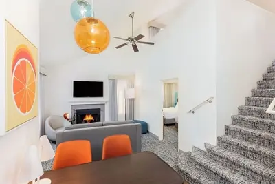 Image de Enjoy Fireplace & Full Kitchen in Comfortable Full Apartment Near Disney - Cats