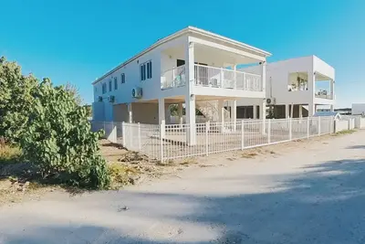 Image de Villa Sago à Palm Grove, Grand Turk. À quelques pas de la plage!