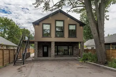 Image de Welcome to Lake House by Lis, where stunning lake views and serene sunsets await