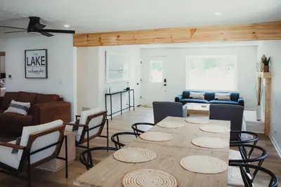 Image de Private waterfront lake retreat!