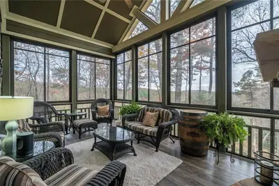 Image de Four Seasons Cottage - Comfort and style in Big Canoe!