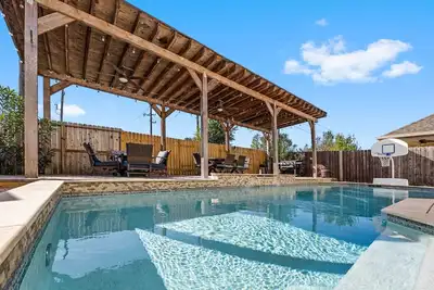 Image de Houston Staycation Heated Pool Theater Room Family