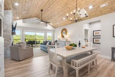 Image de New Home in Trophy Run with Private Hot Tub & Firepit, Near Taneycomo & Table Rock, Free Tickets