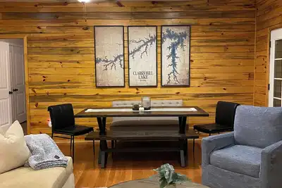 Image de The Family Lake House! 6. 2 Acres, Private Dock!