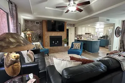Image de Cozy 2-bedroom condo by Sabino Canyon in Tucson w pool, pickleball and gym.